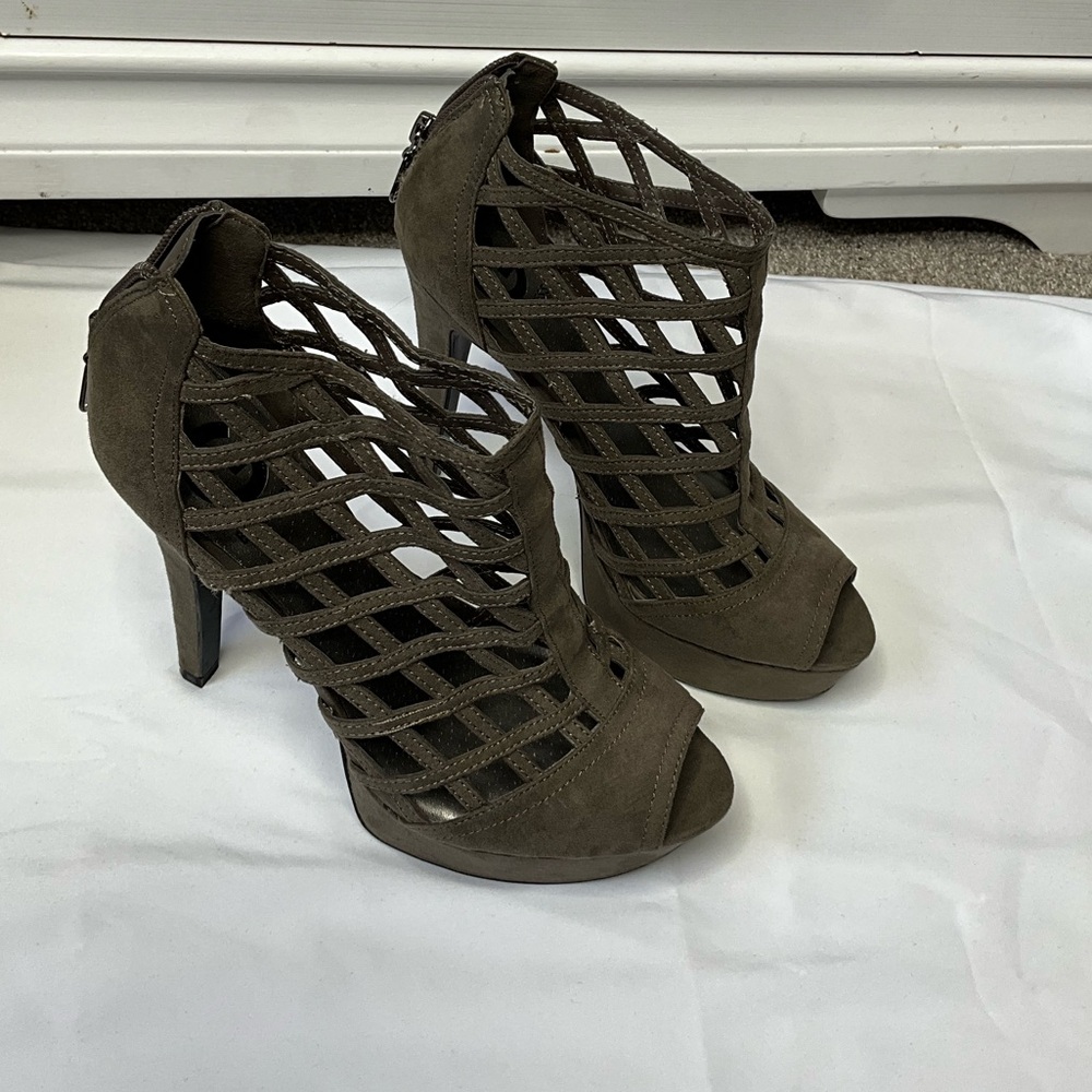 GUESS FANCY STILETTOS